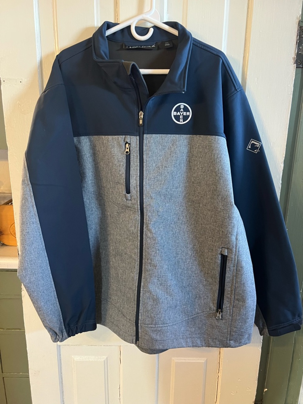 Men's Two-Tone Softshell Jacket - Navy & Gray